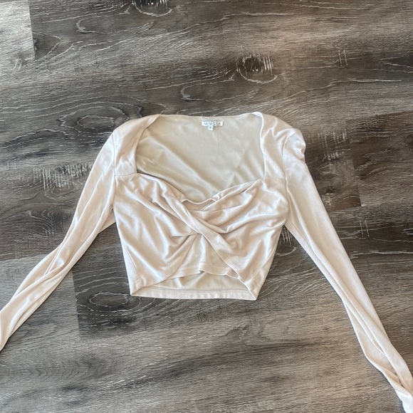 Tops - Woman’s size M sparkly champagne long sleeve crop top